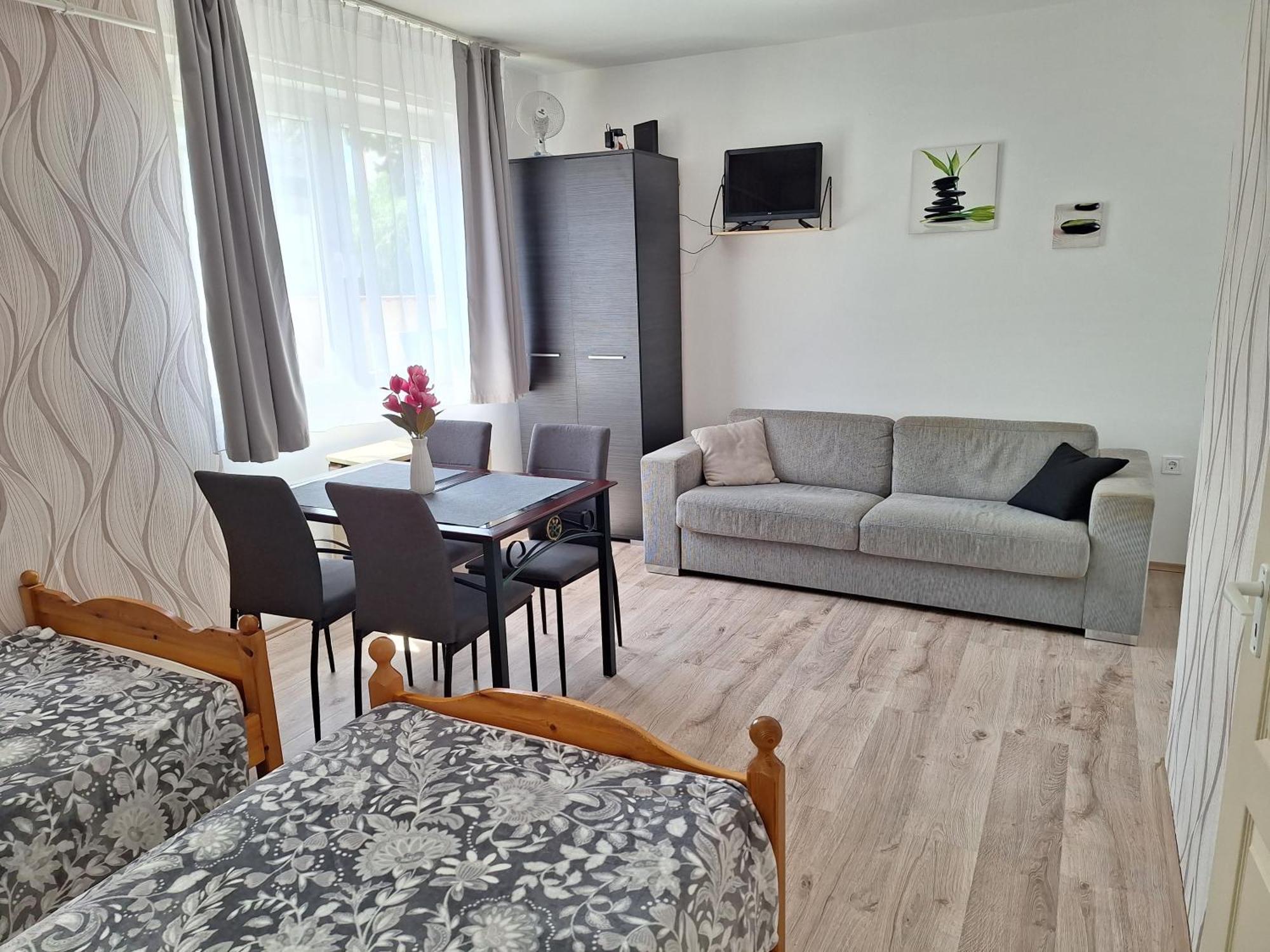 Nikolett Apartman Hajduszoboszlo Luaran gambar